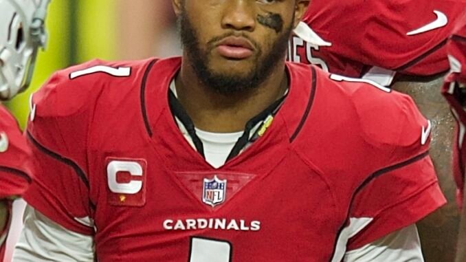 Kyler_Murray_in_huddle_(50369475187)_(cropped)