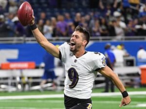 Justin Tucker: Languages| 7 Languages| Salary| 66 yard field goal