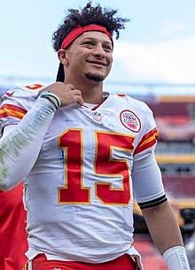 Patrick Mahomes: Whats on arm| Left arm bump| Diabetes - sportsjone