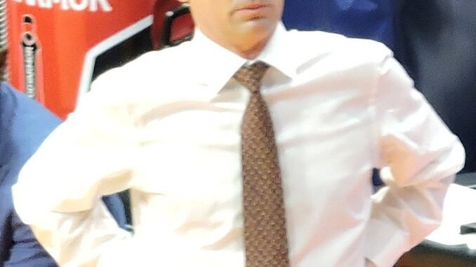 800px-Bobby_Hurley_coaching,_2019-03-22_(cropped)_(cropped) Coach K: Post game| Press conference| Wins now| Career wins
