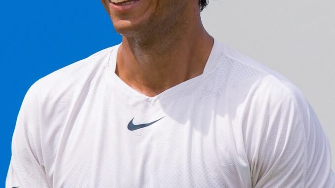 Rafael_Nadal_10,_Aegon_Championships,_London,_UK_-_Diliff_(cropped)