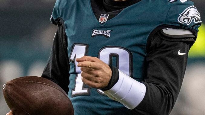WFT_at_Eagles_-_51771281699_(cropped)