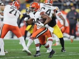 Nick Chubb: Is hurt| College| Stiff arm gif| Age| Is out