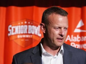 Bryan Harsin: Mistress| Cheerleader| News cheerleader| Clesi