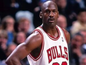 Michael Jordan: Yacht| Most points scored in a game| How old