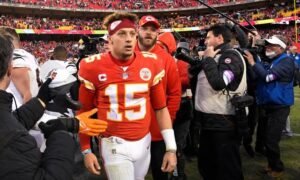 Patrick Mahomes: Fiancee| Wife tweets| Choked| How much is contract