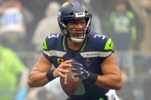 Russell Wilson: To the broncos| Trade to denver| Broncos contract