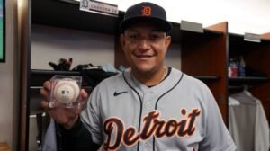 Miguel Cabrera: 3000| How many hits does have| 3,000 hits
