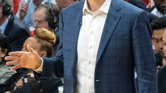 800px-1_steve_kerr_2019_(cropped) Steve Kerr: Health problems| Dad assassinated| Broke the code