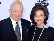 Jerry Jones: Car| Is married| Car wreck| What happened to