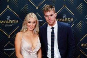 Connor Mcdavid: Playoff points| Girlfriend lauren| Wife