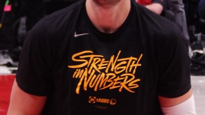 800px-Andrew_Bogut_(cropped)