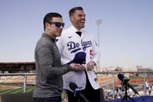Freddie Freeman: Agent| 2022 contract| Is going to the Dodgers