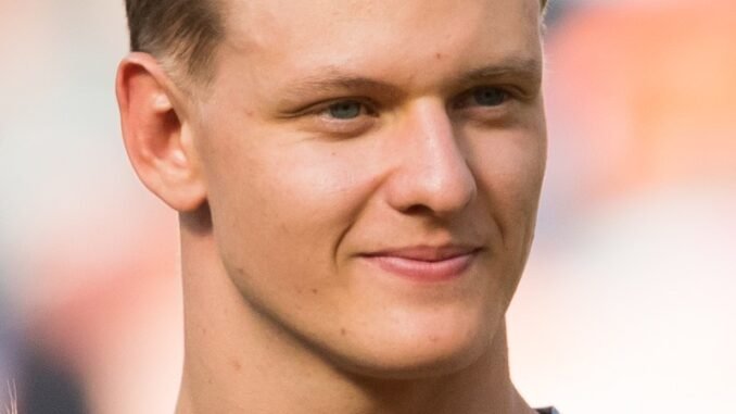 800px-Mick_Schumacher_-_2019202181015_2019-07-21_Champions_for_Charity_-_1500_-_B70I1535