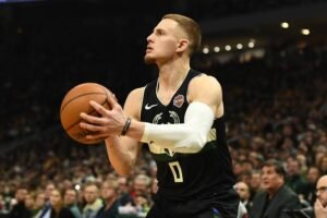 Donte Divincenzo: Teams| Contract extension| Jersey number change