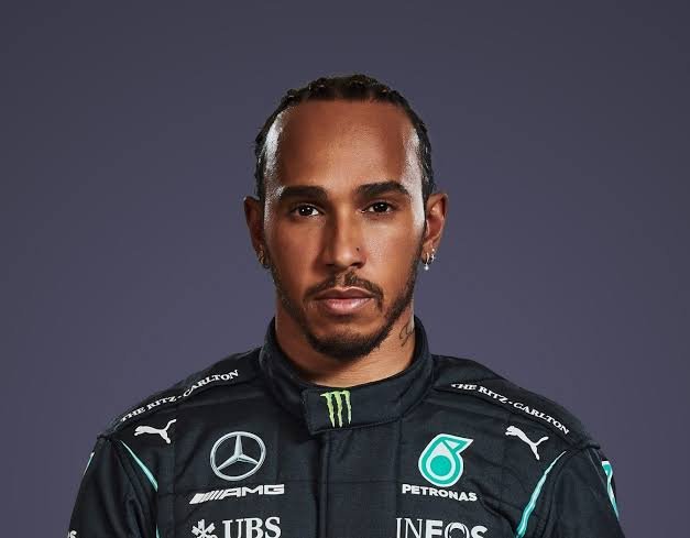 Lewis Hamilton: Salary 2022| Who is assistant| Net worth 2022 - sportsjone