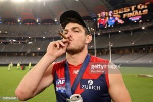 Angus Brayshaw: Cigar| Helmet| Contract| Free agent| Brother