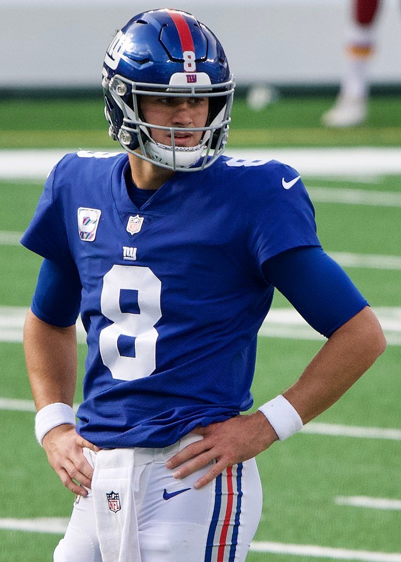 Daniel Jones What happened to giants Is hurt Benched sportsjone