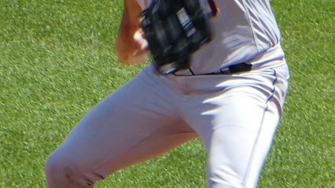Justin_Verlander_pitching_for_the_Houston_Astros_in_2019_(Cropped)
