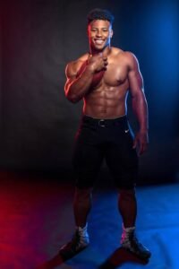 Saquon Barkley: Earrings| Shirtless| Net Worth| Is related to charles barkley