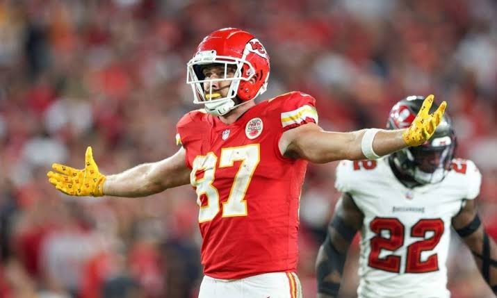 Travis Kelce: Birthday| When is birthday| Mom birthday - sportsjone