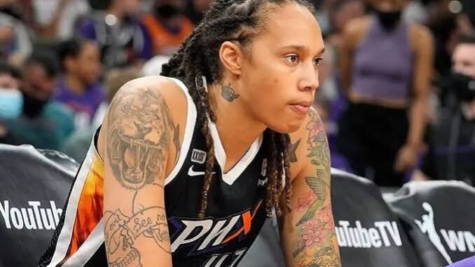 No. 42 – Phoenix Mercury Position Center League WNBA Personal information Born October 18, 1990 (age 32) Houston, Texas, U.S. Listed height 6 ft 9 in (206 cm) Listed weight 205 lb (93 kg) Career information High school Nimitz (Houston, Texas) College Baylor (2009–2013) WNBA draft 2013 / Round: 1 / Pick: 1st overall Selected by the Phoenix Mercury Playing career 2013–present Career history 2013–present Phoenix Mercury 2013–2014 Zhejiang Golden Bulls 2014–present UMMC Ekaterinburg