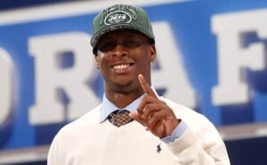 Geno Smith: Broken jaw| What year was drafted| Jaw