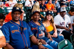 Yordan Alvarez: Shirt| Wife| Family| Walk off| Net Worth