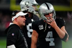 Derek Carr: Why is benched| Leaves the raiders| Benched