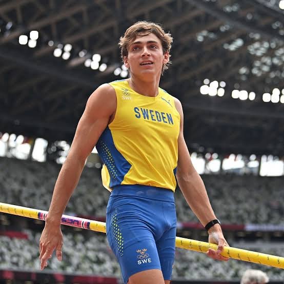 Mondo Duplantis: Why does vault for sweden| Olympics