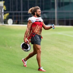 Mack Hollins: Barefoot| No shoes| Ethnicity| Contract - sportsjone