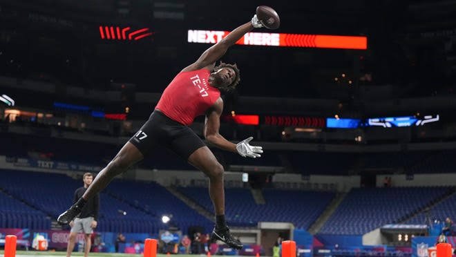 Darnell Washington: Hand Size| 40 Time| Bench Press| Weight