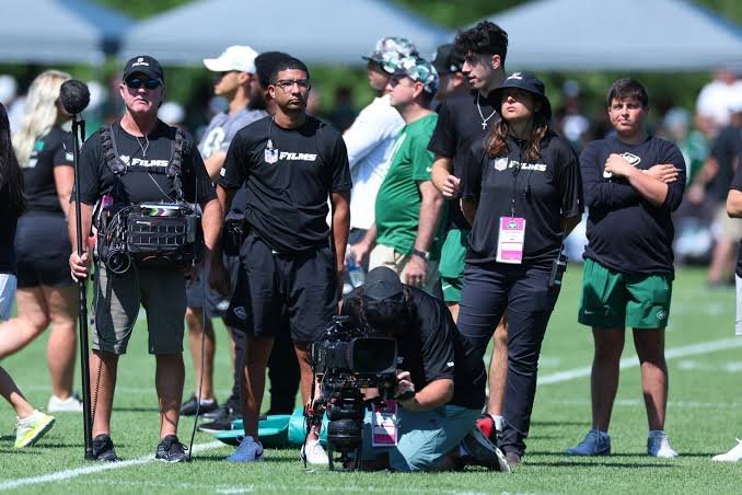 Hard Knocks: What time does start| Narrator| Time Tonight