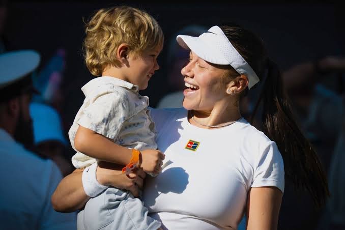 Amanda Anisimova: Photos| Pictures| Bio| Did have a baby| Mom