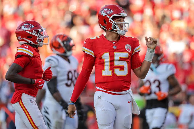 Patrick Mahomes: Why does wiggle his fingers| What nationality is 