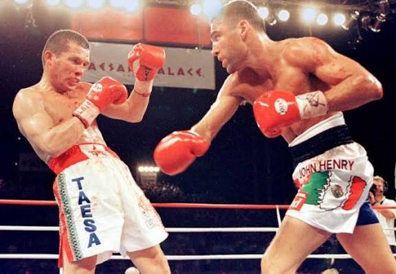 Julio Cesar Chavez: Oscar de la hoya vs| Weight class| Deported