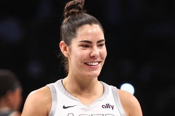 Kelsey Plum: Hot| Is married| Ass| Wiki| Net worth