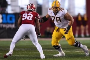 Daniel Faalele: 247| Bench press| Size| Minnesota| Position| Height 