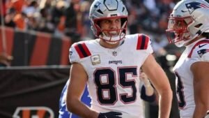Hunter Henry: Is playing today| Number patriots| Is playing tonight