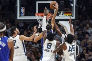 Anthony Black: Dunk| Poster dunk| ESPN| Ethnicity| Duncanville