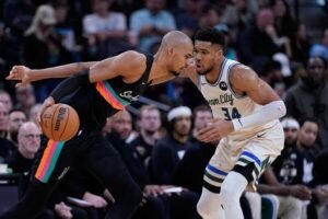 Victor Wembanyama: Bald| Stats vs bucks| Shaved head| Injury update