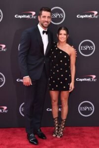 Aaron Rodgers: Mia rodgers| Wife| Mia| Wife reddit| Age