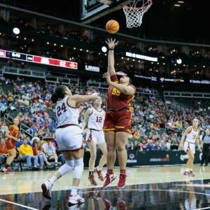 Audi Crooks: How tall is| How big is| Is a senior| Father| Highlights