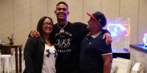 Julio Rodriguez: Catch| Height| Eyes| Parents| Wife| Contract 