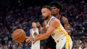 Stephen Curry: Stats| VS kings| Playing tonight| Injury| Shoes