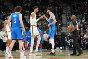 Chet Holmgren: Stats| VS spurs| Height| How tall is| VS wembanyama