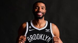 Mikal Bridges: Stats| VS spurs| Stats tonight| Chipotle| Game streak