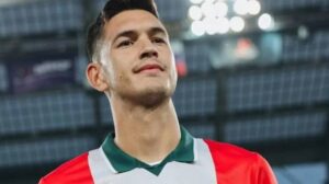César Montes: Height| Equipo actual| Team| Edad| Estatura