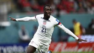 George Weah: World cup| USA| Soccer| Ballon d'or| Liberia| Son