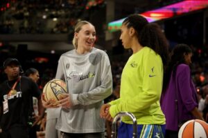 Azzi Fudd: Paige bueckers| 3 point contest| Stats| Height| Parents